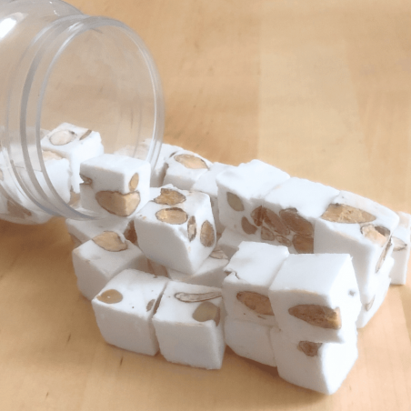 Nougat dur artisanal fabriqué à Golbey par la confiserie Le Cygne Bleu