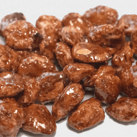Amandes grillées artisanales fabriquées dans notre atelier de notre confiserie Le Cygne Bleu à Golbey, au cœur des Vosges.