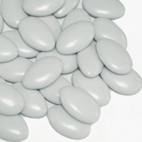 Dragées chocolat gris clair pour décoration sobre et moderne, disponibles chez Le Cygne Bleu à Golbey