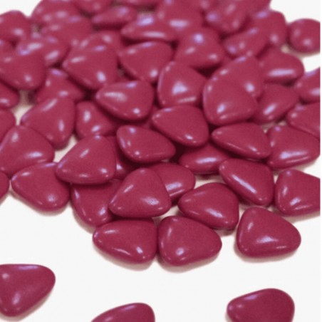 Dragées cœur chocolat rouge grenache pour thème chic et profond, disponibles chez Le Cygne Bleu à Golbey