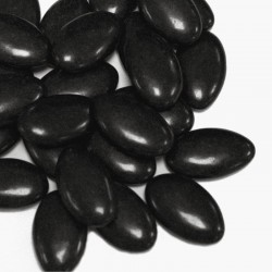 Dragées chocolat noir intense pour mariage chic, disponibles à Golbey chez Le Cygne Bleu