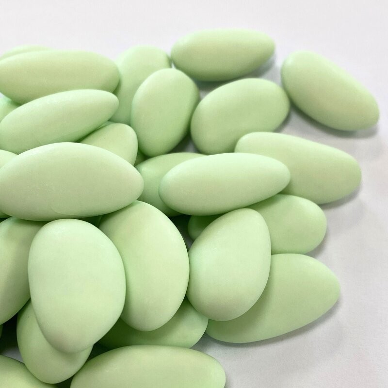 Dragées amande vert pour thème nature, disponibles à Golbey chez Le Cygne Bleu