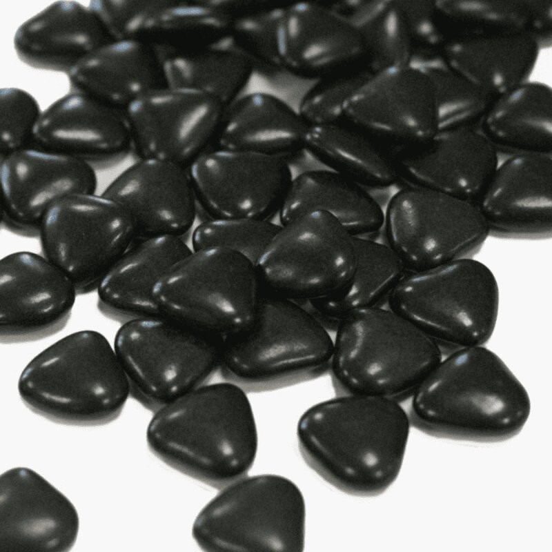 Dragées cœur chocolat noir intense pour décoration élégante et moderne, Le Cygne Bleu à Golbey