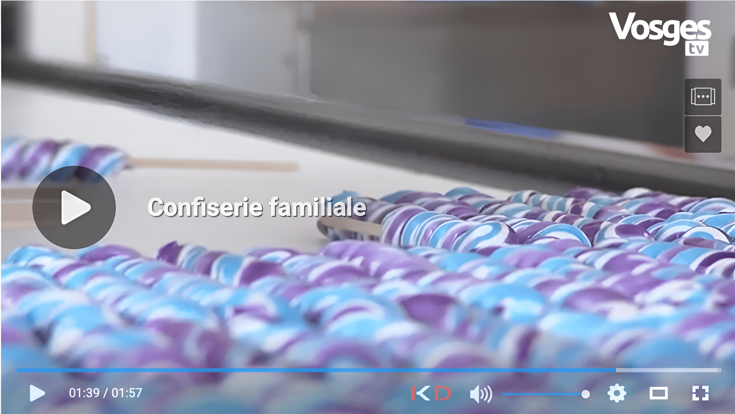 reportage VosgesTV, VosgesTV Golbey, VosgesTV confiserie, confiserie Le Cygne Bleu, le cygne bleu, confiserie golbey, confiserie vosges, confiserie artisanale, confiserie artisanale golbey, confiserie artisanale vosges, confiserie familiale, confiserie traditionnelle, artisan confiseur, savoir-faire artisanal, fabrication artisanale, fabrication de A à Z, atelier de confiserie, atelier artisanal, sucre tiré, art du sucre tiré, travail du sucre, chiques, chiques artisanales, sucettes artisanales, sucettes aux multiples saveurs, bonbons artisanaux, bonbons traditionnels, spécialités sucrées, gourmandise artisanale, patrimoine gourmand, entreprise artisanale, made in vosges, produit local vosges, spécialité vosgienne, golbey vosges, confiserie française, maison artisanale, confiserie historique